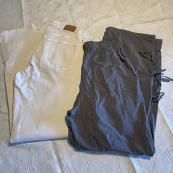 bundle of 2 women's trendy women's pants - Picture 1 of 7